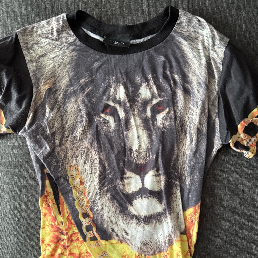 Givenchy tee